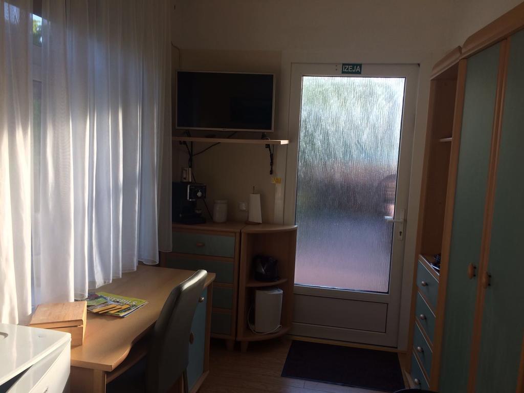 Viesu Nams Mezu 13 Hotell Ventspils Exteriör bild