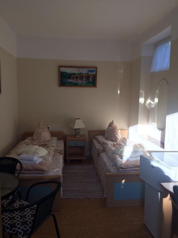 Viesu Nams Mezu 13 Hotell Ventspils Exteriör bild