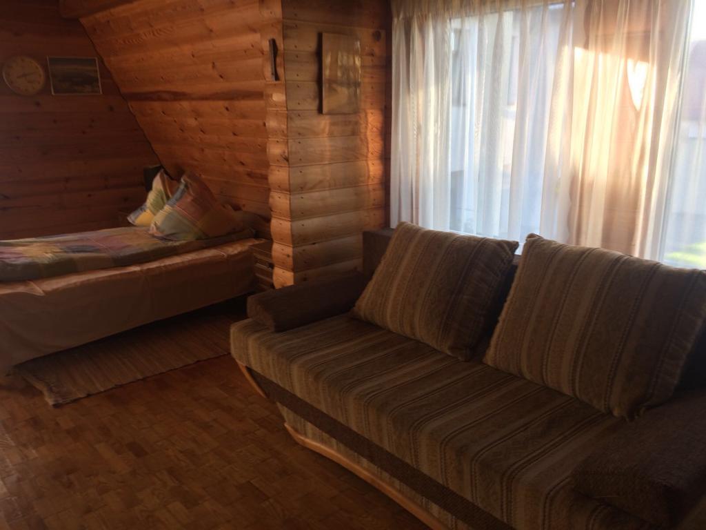 Viesu Nams Mezu 13 Hotell Ventspils Exteriör bild