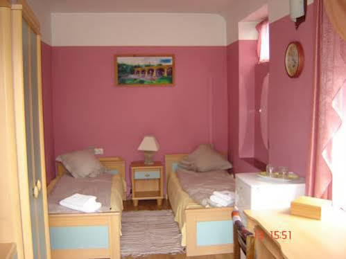 Viesu Nams Mezu 13 Hotell Ventspils Exteriör bild